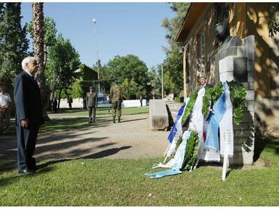 Κατάθεση στεφάνου από τον Πρόεδρο της Δη...