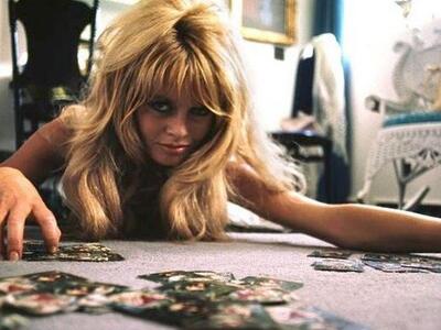 Το νέο βιβλίο της Μπριζίτ Μπαρντό είναι ...