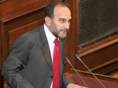 Από τα έδρανα της Βουλής στη μάχη των αυ...