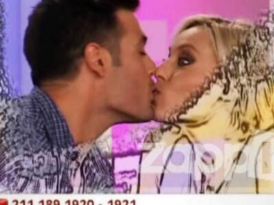 Μαρτάκης – Μελέτη: Φιλί στο στόμα για κα...