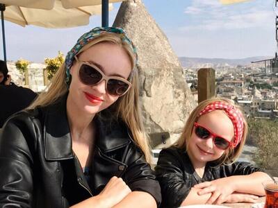 Μαμά και κόρη  αναδημιουργούν εντυπωσιακ...