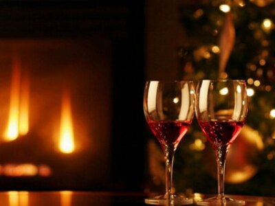 Η Ανδριάνα Φοή επιλέγει τα κρασιά των Χρ...