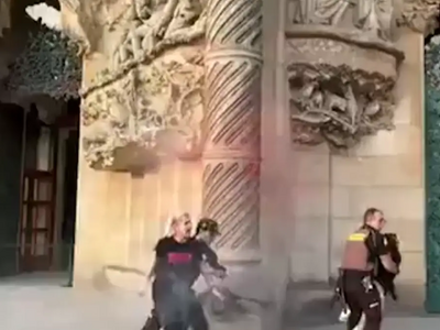 Ισπανία: Ακτιβίστριες βανδάλισαν την Σαγ...