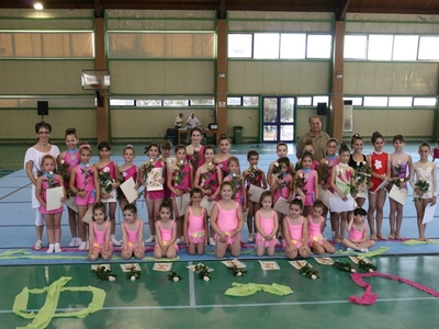 Γυμναστικές επιδείξεις από τον αθλητικό ...