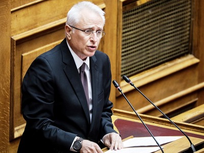 Τους τίτλους σπουδών του νέου διοικητή τ...