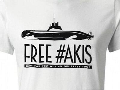 Νέα μόδα: Τα μπλουζάκια «FREE AKIS» κάνο...