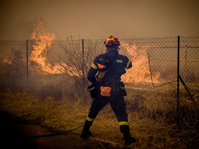 Κερατέα: Η φωτιά ξεκίνησε από κομμένο κα...