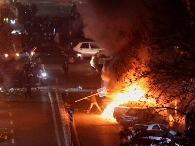 Ιράν: Ίσως και 20.000 οι νεκροί, αντιδρά...