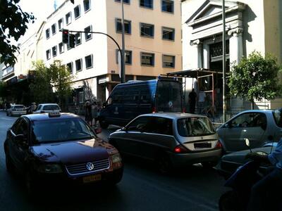 Πάτρα: Οι επικίνδυνες συχνές στάσεις της ΕΛΑΣ