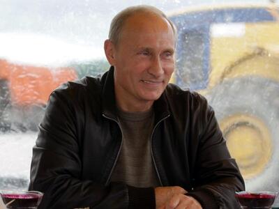 Ο Πούτιν δεν έχει αποφασίσει αν θα κατέβ...