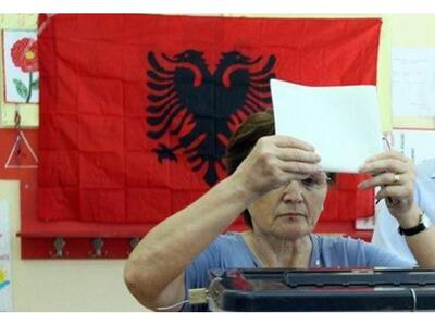 Περισσότεροι από 2.500.000 Αλβανοί πολίτ...