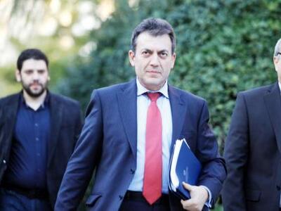 Μνημονιακή πολιτική: Μισθοί σε πτώση και...