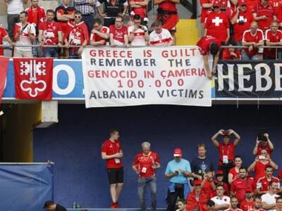 Σήκωσαν πανό σε γήπεδο του Euro κατηγορώ...