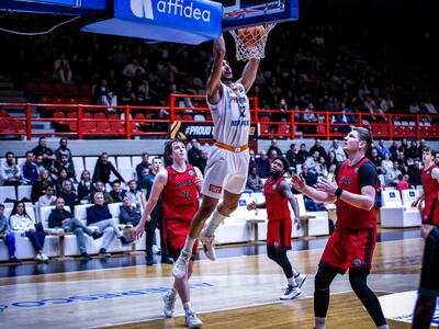 Σαλόν – Προμηθέας 93-78: Πάλεψε για 35 λ...