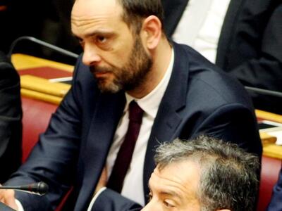 Η selfie Ιάσονα Φωτήλα στη Βουλή – ΔΕΙΤΕ ΦΩΤΟ