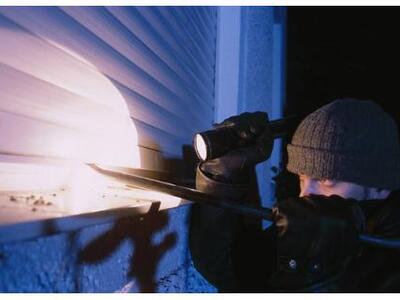 Διαρρήκτες επέστρεψαν τα κλοπιμαία από τύψεις