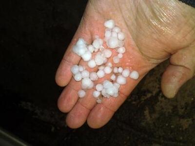 Έριξε χαλάζι στο Αίγιο - Πλημύρισαν οι δ...