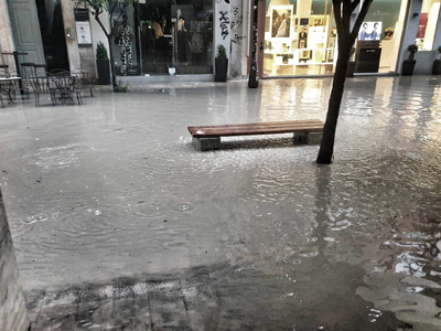 Πλημμύρα στην Πάτρα: Εγκλωβισμοί σε αυτο...