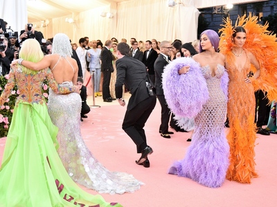 Το βλέμμα της Κάιλι Τζένερ στα...οπίσθια...