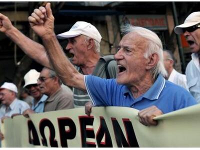Συνταξιούχοι διαδηλώνουν αυτή την ώρα στ...