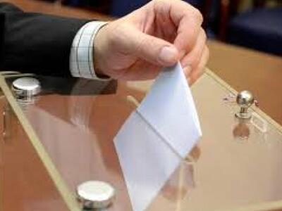 ΔΕΙΤΕ ποιος celebrity έγλειψε το φάκελο ...