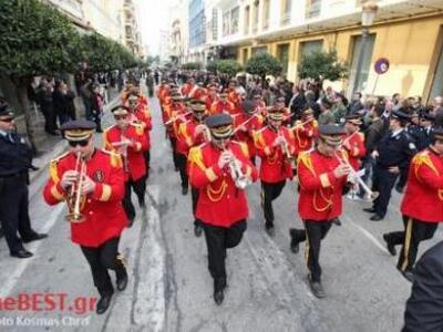 Πάτρα: Διαμαρτυρία μετά μουσικής στο Δημαρχείο