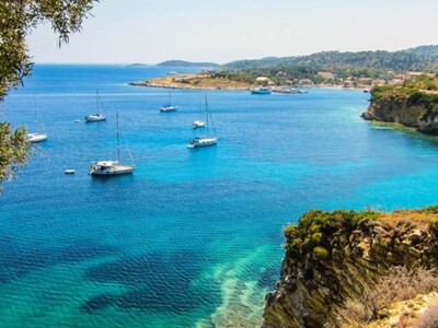 Καστός: O covid-free "παράδεισος&qu...