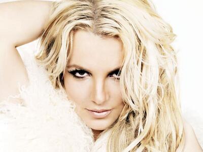 Britney Spears Live: The Femme Fatale To...