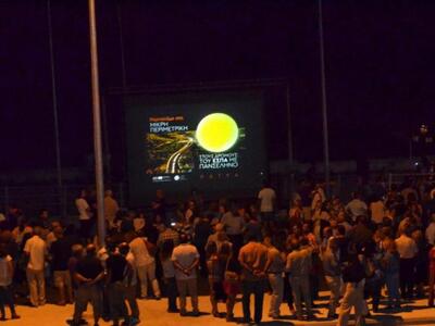 Πλήθος κόσμου στον περίπατο στην Μικρή Π...