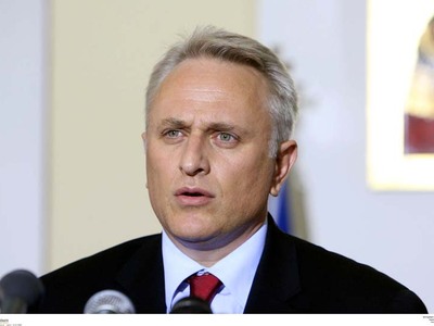 "Παγώνουν" όλες οι προσλήψεις ...