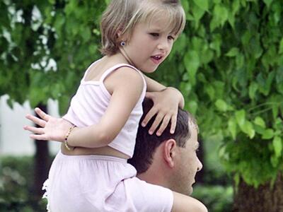 Πιο ισχυρά τα γονίδια του μπαμπά σε σχέσ...