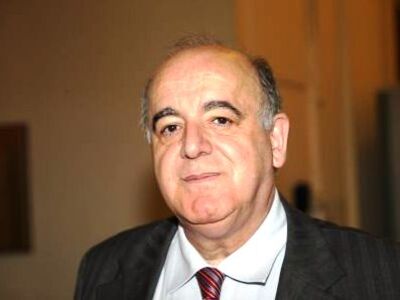 Κουκουλοφόροι εισέβαλαν στο σπίτι του πρ...