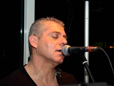 Η φωτ. του Γ. Παράμερου είναι από το fla...