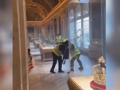 Μουσείο Λούβρου: Η στιγμή που οι δράστες...