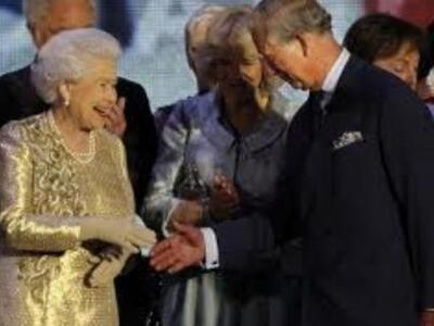 Η μεγάλη ανατροπή: Η βασίλισσα Ελισάβετ ...