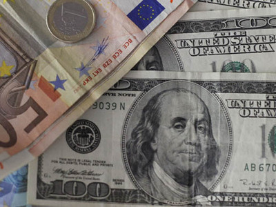 Οριακή ενίσχυση του ευρώ