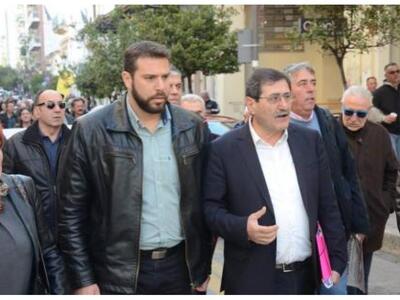 Χαμογελαστός ο Κώστας Πελετίδης γευμάτισ...