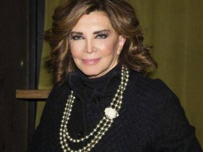 Η πρωταγωνίστρια Μιμή Ντενίση κατεβαίνει...