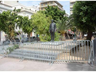 Πάτρα: Kινδυνεύει να πέσει ο ανδριάντας ...