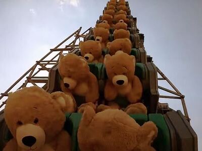 Αρκουδάκια στο «τρενάκι του τρόμου»