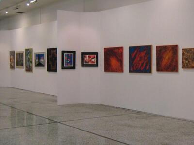 Δημοτική Πινακοθήκη Πατρών : Εκθέματα θε...