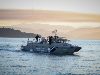 Φωτιά σε πλοίο κοντά στην Κέρκυρα: Πληρο...
