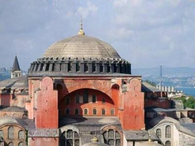 Η Αγία Σοφία από τα ωραιότερα οικοδομήμα...