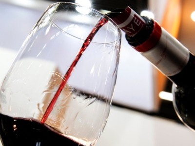 Περισσότερα από 12.880 λίτρα αλκοολούχων...