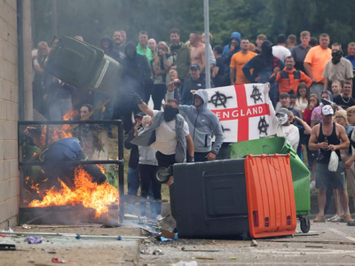 Βρετανία: Νέα νύχτα άγριων αναταραχών – ...