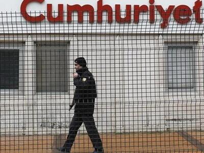 Τουρκία: Έρευνα κατά της Cumhuriyet επει...
