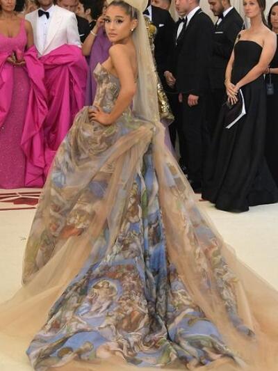 ΑΡΙΑΝΑ ΓΚΡΑΝΤΕ ΜΕ VERA WANG