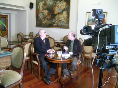 Ο Παναγιώτης Καραβίτης αριστερά, με τον ...