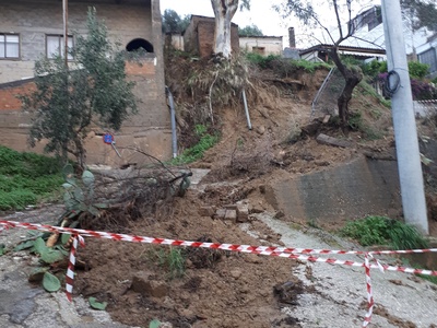 Πάτρα: Κινδύνευσε σπίτι από κατολίσθηση στη Γούβα