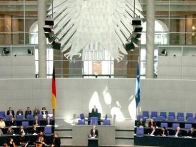 Κολλημένη με το μνημόνιο η Μέρκελ - Επιμ...